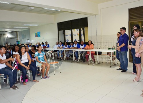 Entrega de uniformes EJA