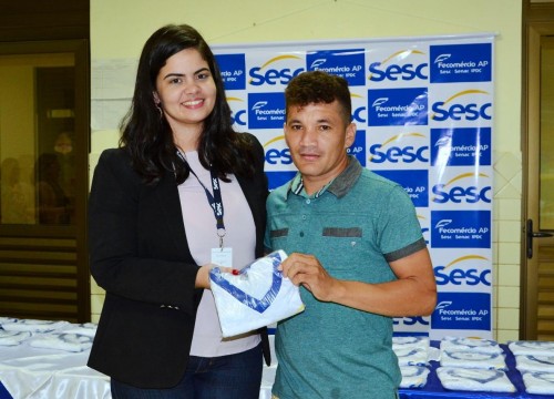 Entrega de uniformes EJA