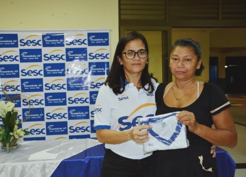 Entrega de uniformes EJA