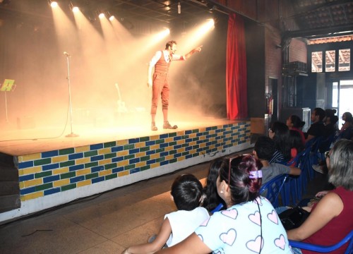 Palco Giratório - Espetáculo de Circo "Concerto em Ri Maior"