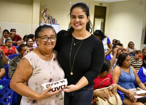 Entrega dos óculos do Projeto Ver para Aprender 