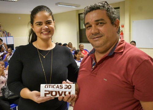 Entrega dos óculos do Projeto Ver para Aprender 