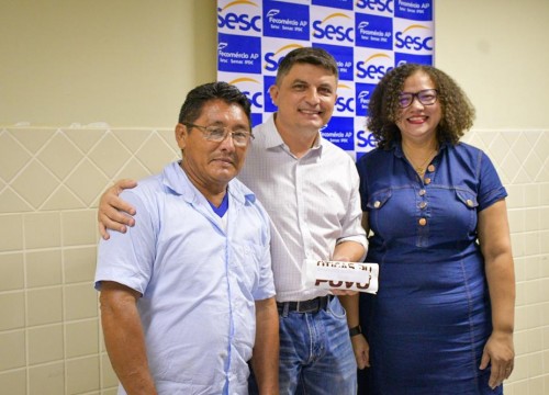 Entrega dos óculos do Projeto Ver para Aprender 