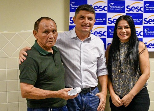 Entrega dos óculos do Projeto Ver para Aprender 