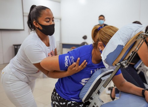 Massagem Relaxante aos funcionários do Sesc Amapá - Parceria com Senac