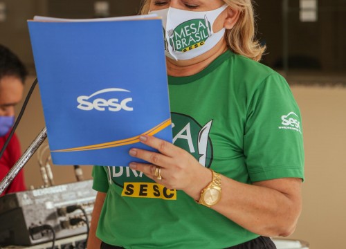 Mesa Brasil Sesc garante alimentação para pessoas inscritas em mais de 80 instituições sociais.