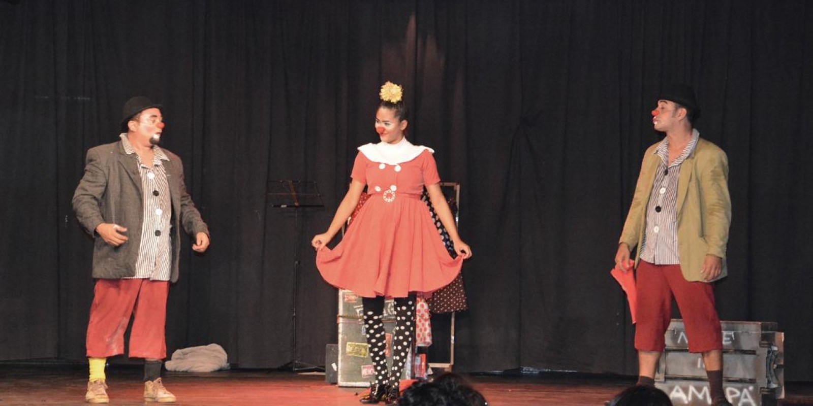 Cia de Circo Amapaense animou público infantil em mais um dia de Amazônia das Artes Cia de Circo Amapaense animou público infantil em mais um dia de Amazônia das Artes