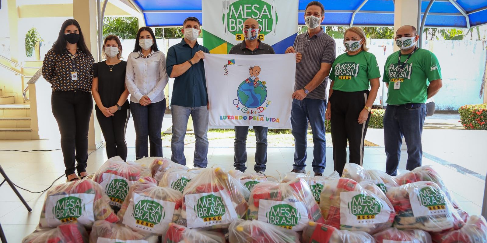 Mesa Brasil Sesc em parceria com Lucas Barreto entrega mais de cinco mil cestas básicas