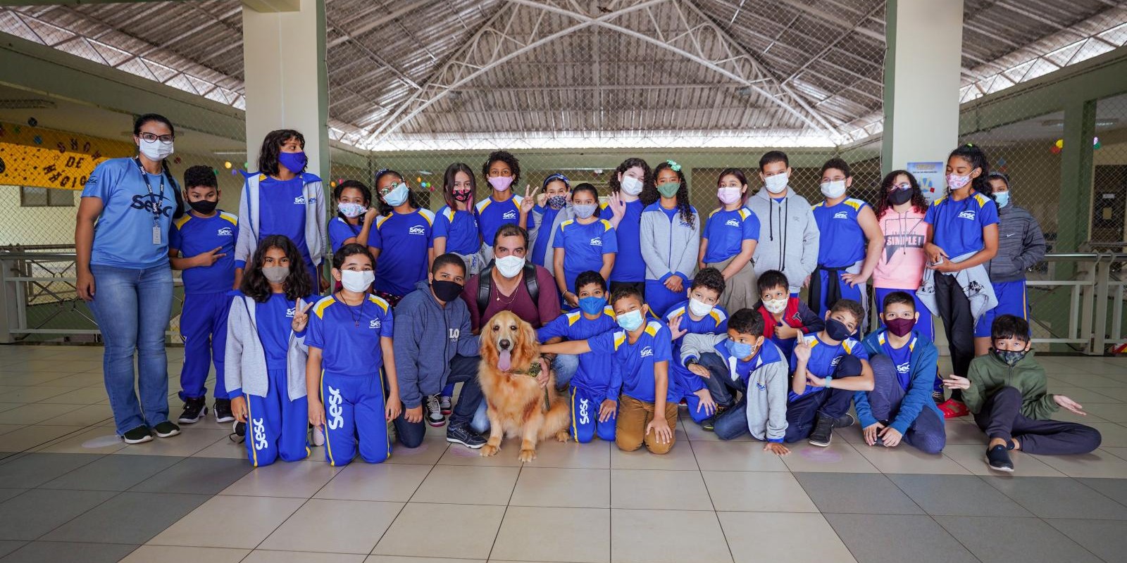 Projeto pedagógico da Escola Sesc incentiva adoção de animais abandonados e arrecada ração para ONG’s
