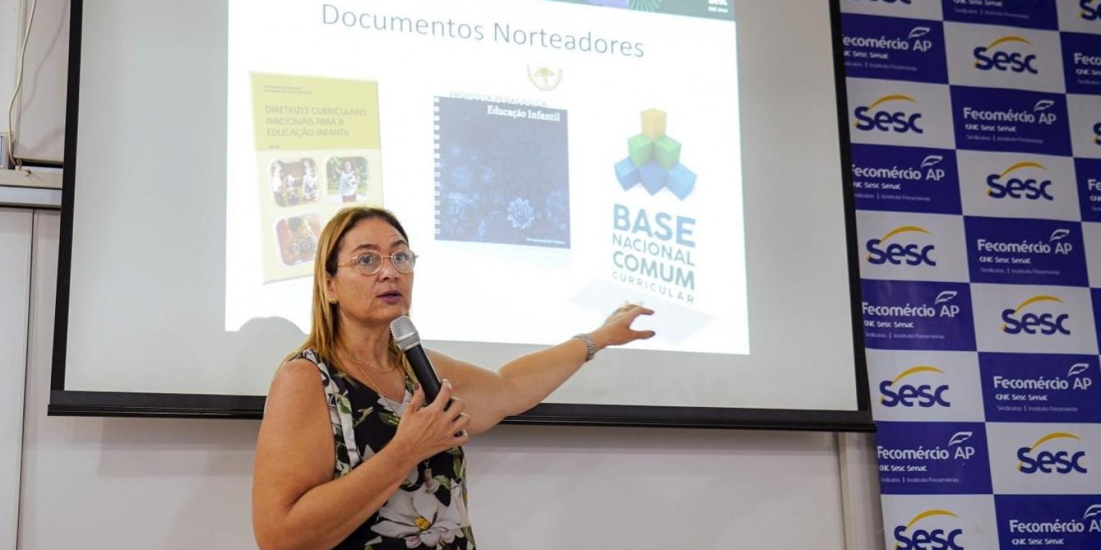 Professores da Escola Sesc passam por capacitação com técnica do Departamento Nacional Professores da Escola Sesc passam por capacitação com técnica do Departamento Nacional