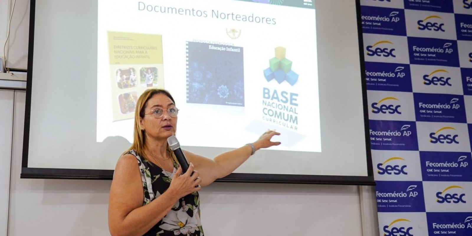 Professores da Escola Sesc passam por capacitação com técnica do Departamento Nacional